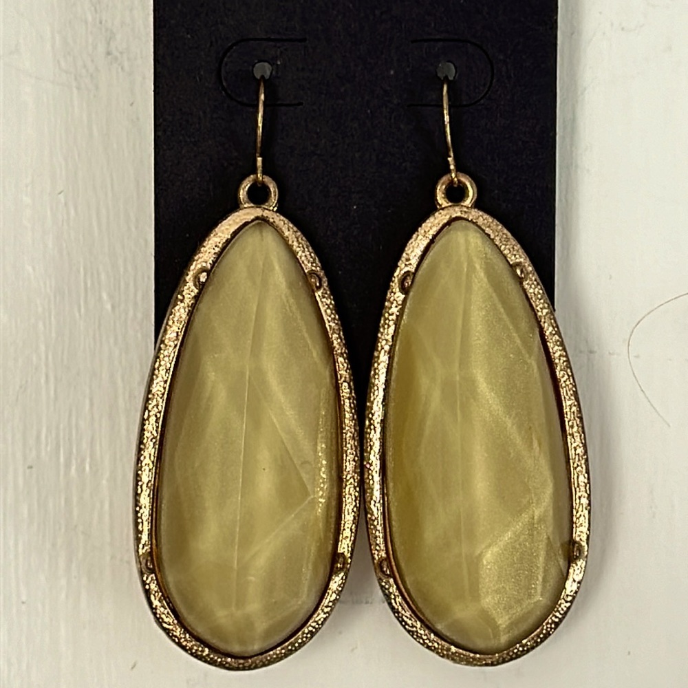 Vintage Light green jade drop earrings